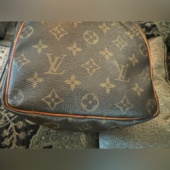 Authentic Louis Vuitton Monogram Speedy 35 - Picture 5 of 13